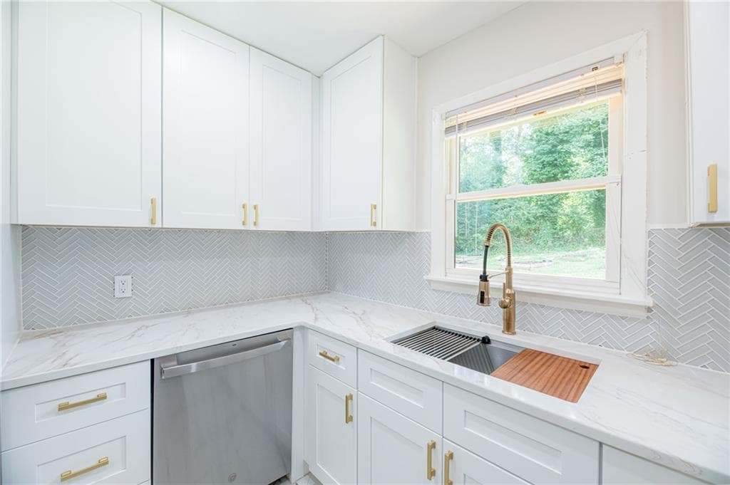 3 bedroom, 1 bathroom, 1,218 sq ft single family residence for sale at 280 Worthington Drive, Marietta, GA 30068 — photo 4