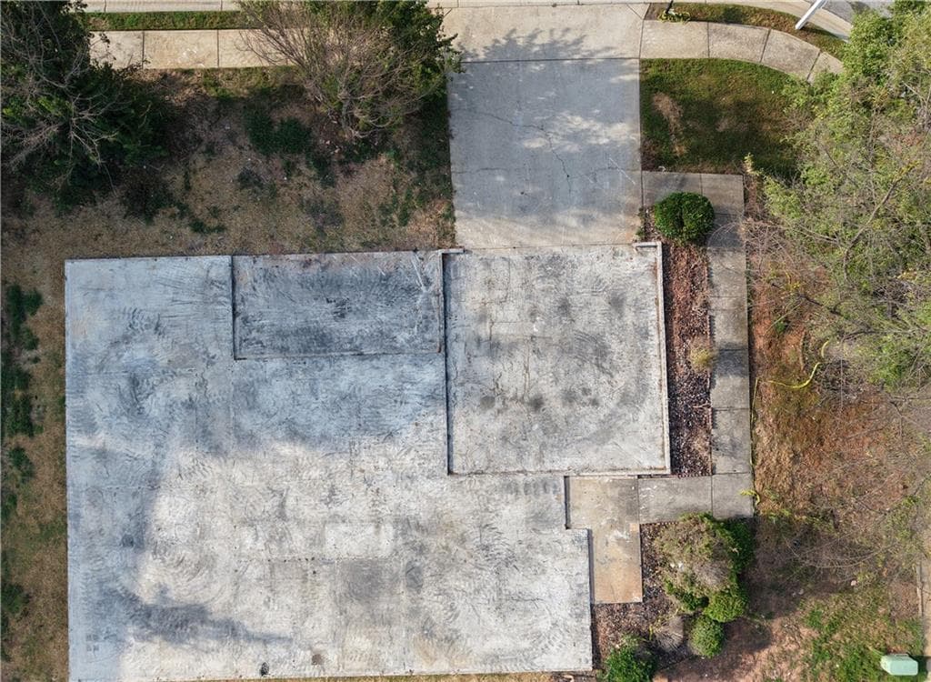 single family residence under contract at 140 Whimsical Court, Locust Grove, GA 30248 — photo 3
