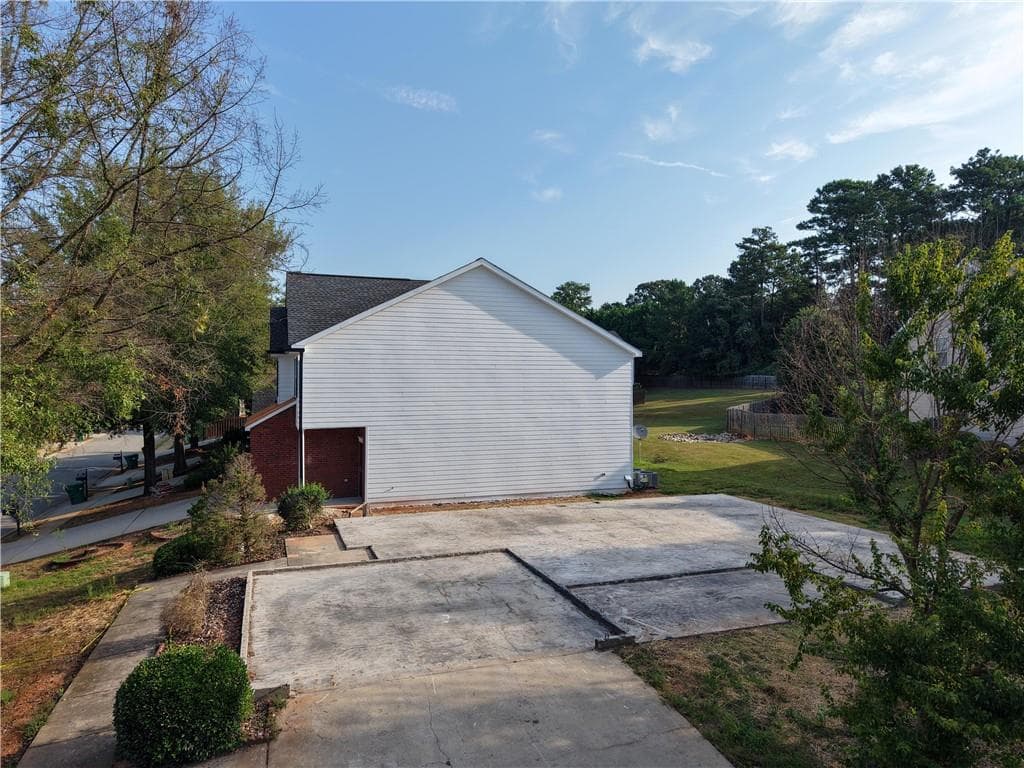 single family residence under contract at 140 Whimsical Court, Locust Grove, GA 30248 — photo 4