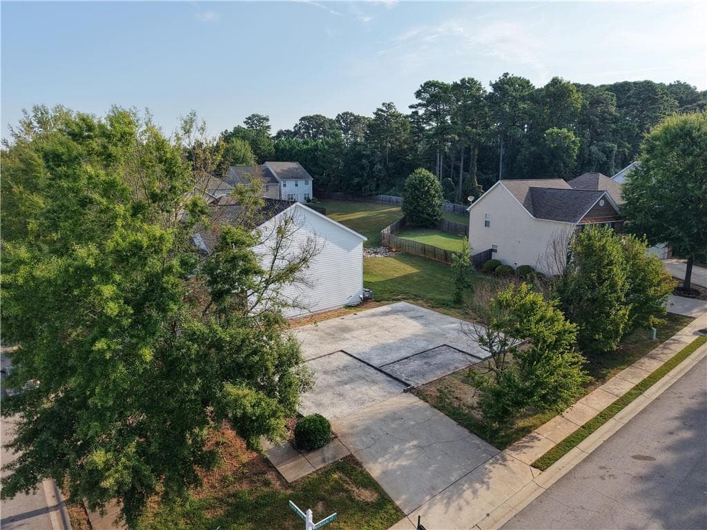single family residence under contract at 140 Whimsical Court, Locust Grove, GA 30248 — photo 5