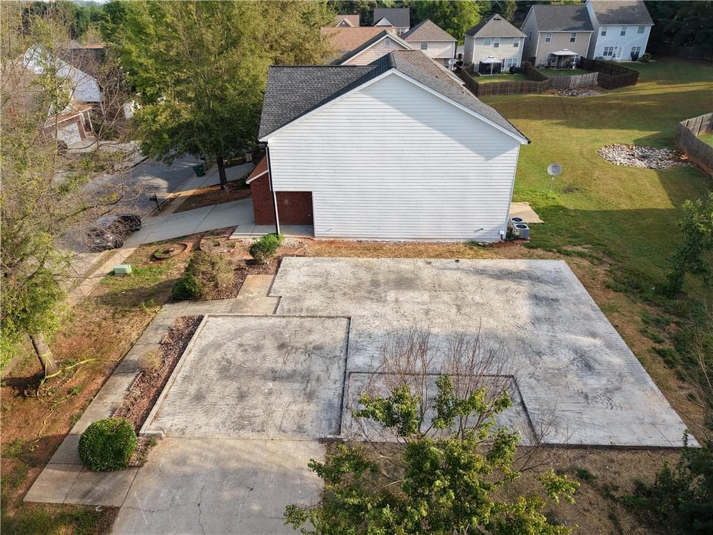 single family residence under contract at 140 Whimsical Court, Locust Grove, GA 30248 — photo 2
