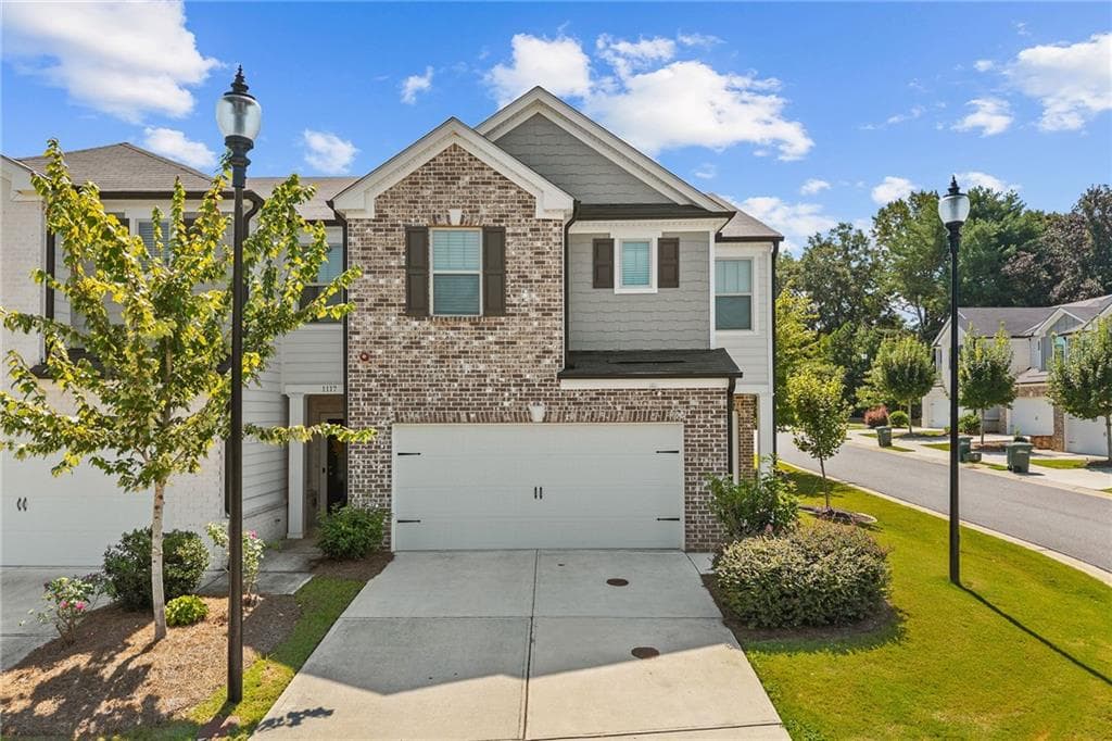 3 bedroom, 3 bathroom, 2,061 sq ft townhouse for sale at 1121 Arrowlake Road, Marietta, GA 30064