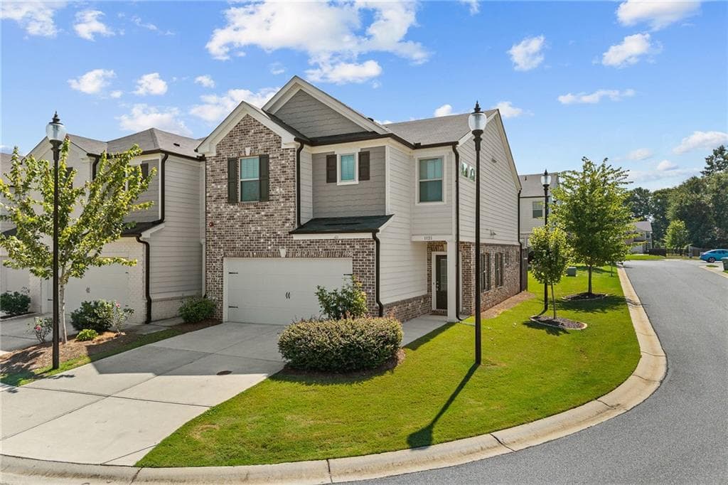 3 bedroom, 3 bathroom, 2,061 sq ft townhouse for sale at 1121 Arrowlake Road, Marietta, GA 30064 — photo 2