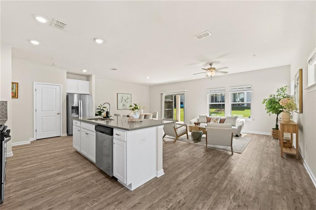 3 bedroom, 3 bathroom, 2,061 sq ft townhouse for sale at 1121 Arrowlake Road, Marietta, GA 30064 — photo 6