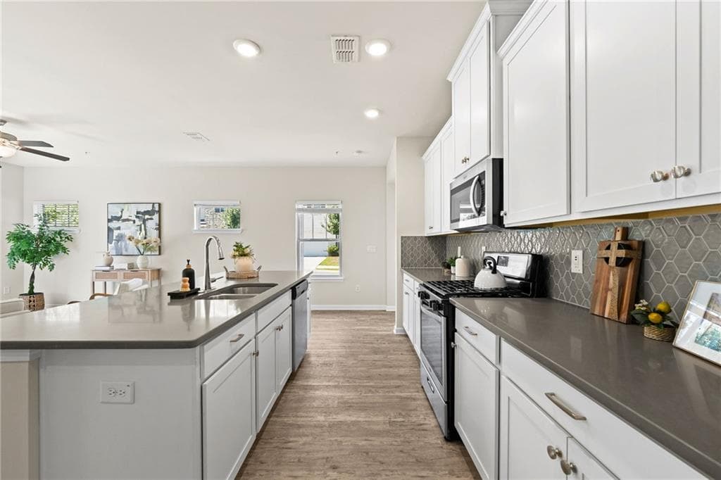 3 bedroom, 3 bathroom, 2,061 sq ft townhouse for sale at 1121 Arrowlake Road, Marietta, GA 30064 — photo 10