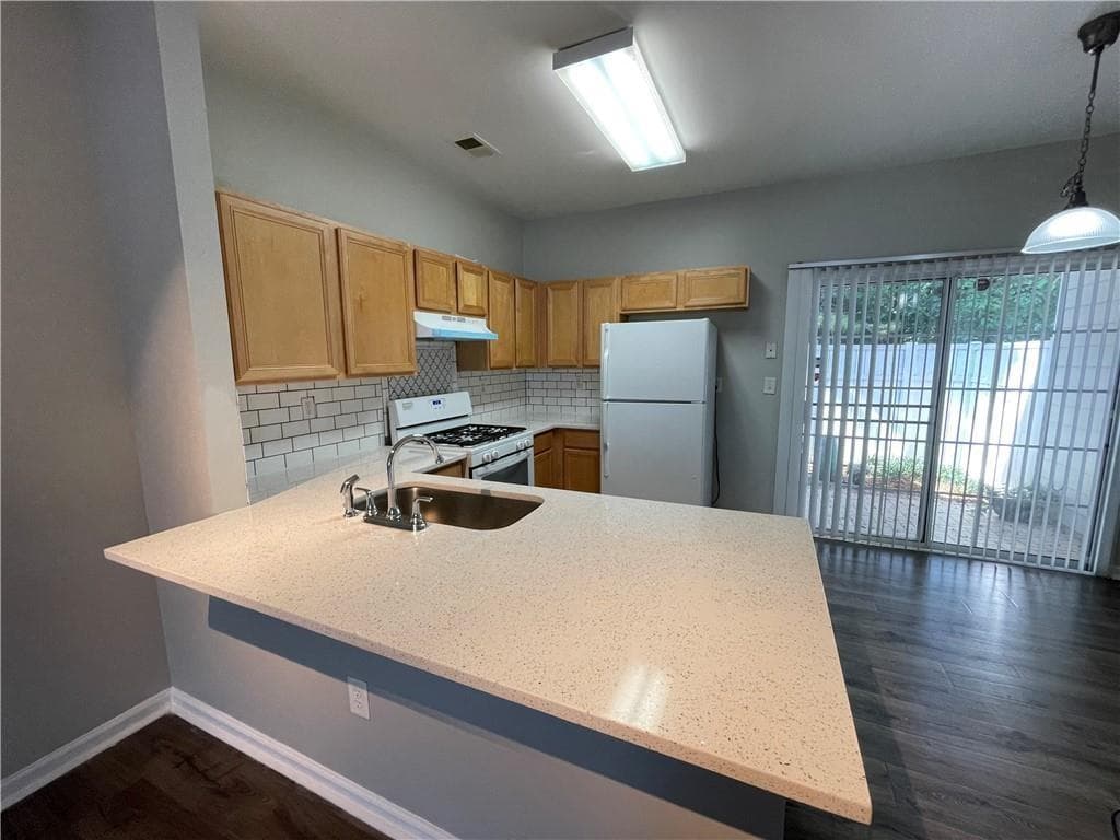 2 bedroom, 3 bathroom, 1,296 sq ft townhouse for rent at 3322 Hidden Cove Circle, Peachtree Corners, GA 30092 for $1,850 a month — photo 4