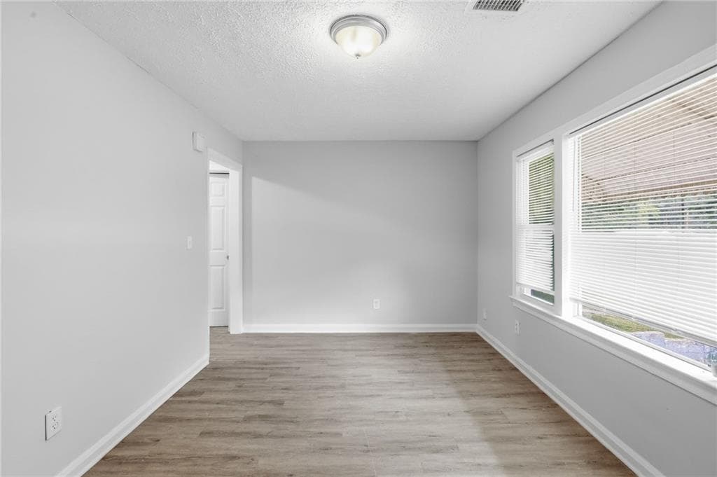3 bedroom, 1 bathroom, 899 sq ft single family residence for sale at 327 Addington Street, Atlanta, GA 30310 — photo 2