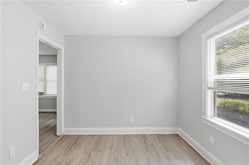 3 bedroom, 1 bathroom, 899 sq ft single family residence for sale at 327 Addington Street, Atlanta, GA 30310 — photo 9