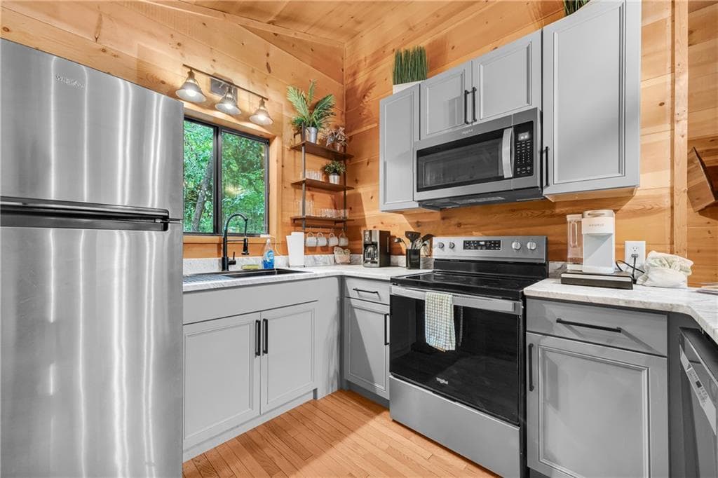 2 bedroom, 1 bathroom, 576 sq ft single family residence for sale at 43 Whispering Pines Lane, Sautee Nacoochee, GA 30571 — photo 7