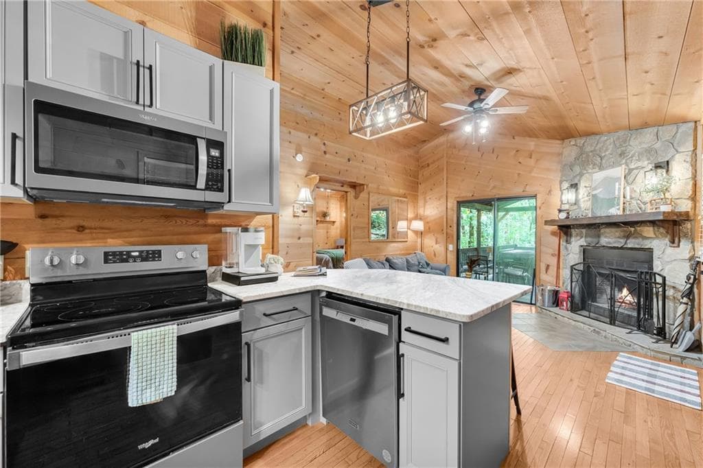 2 bedroom, 1 bathroom, 576 sq ft single family residence for sale at 43 Whispering Pines Lane, Sautee Nacoochee, GA 30571 — photo 9