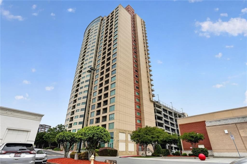 2 bedroom, 2 bathroom, 1,283 sq ft condominium for sale at 4561 Olde Perimeter Way #1104, Atlanta, GA 30346 — photo 2