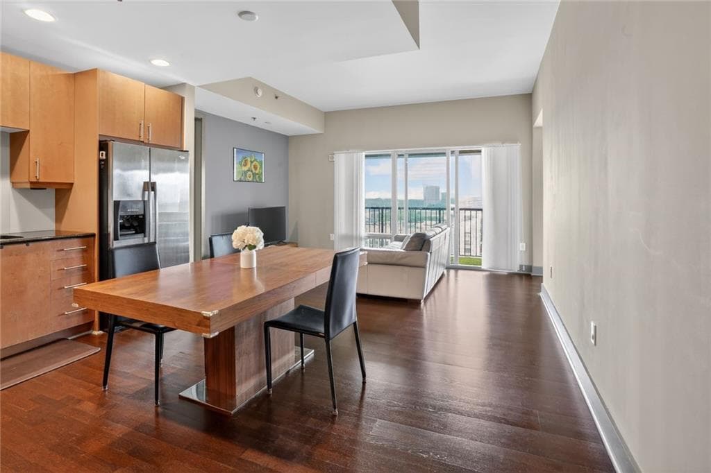 2 bedroom, 2 bathroom, 1,283 sq ft condominium for sale at 4561 Olde Perimeter Way #1104, Atlanta, GA 30346 — photo 4