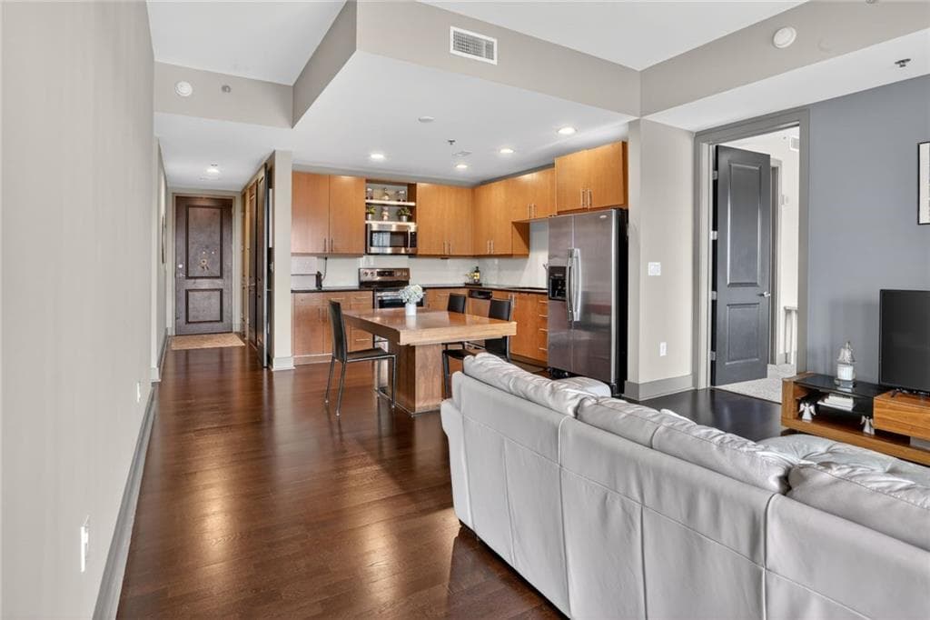 2 bedroom, 2 bathroom, 1,283 sq ft condominium for sale at 4561 Olde Perimeter Way #1104, Atlanta, GA 30346 — photo 8