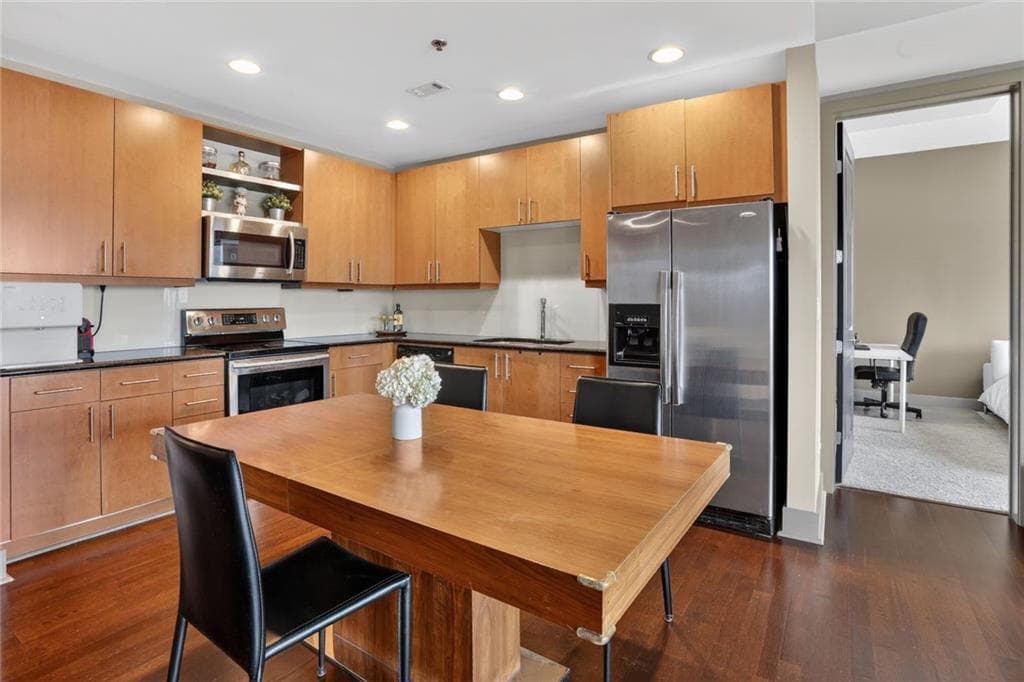 2 bedroom, 2 bathroom, 1,283 sq ft condominium for sale at 4561 Olde Perimeter Way #1104, Atlanta, GA 30346 — photo 7