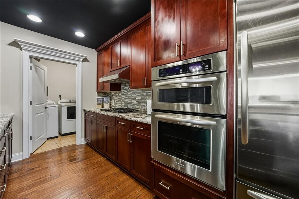 2 bedroom, 3 bathroom, 1,744 sq ft condominium for sale at 270 17th Street 1804, Atlanta, GA 30363 — photo 2