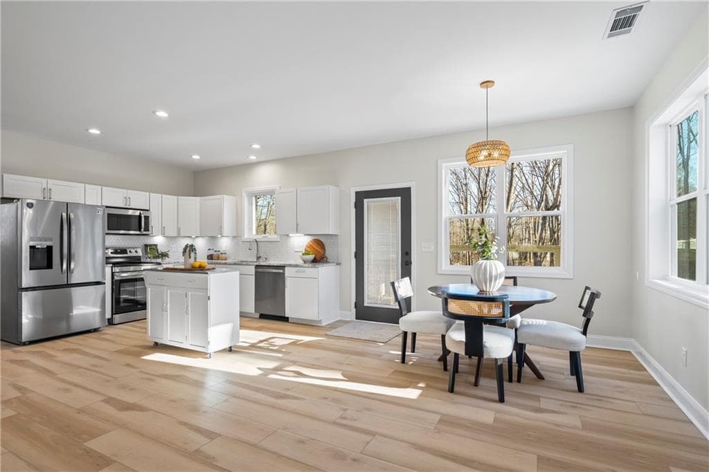 5 bedroom, 4 bathroom, 2,895 sq ft single family residence for sale at 3114 Old Cornelia Highway, Gainesville, GA 30507 — photo 2