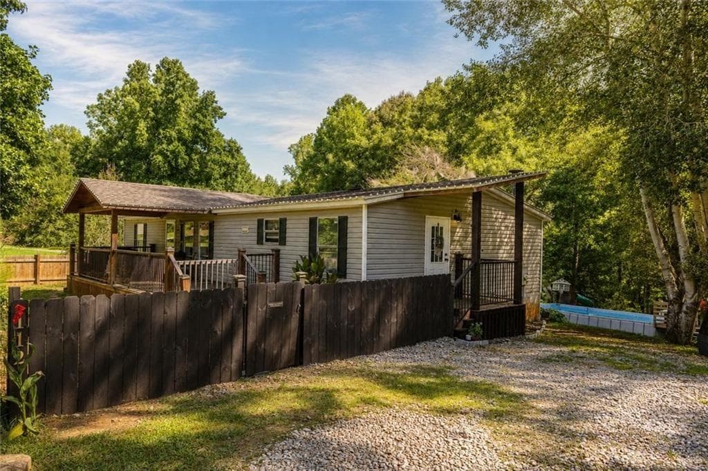 3 bedroom, 2 bathroom, 1,326 sq ft single family residence under contract at 112 Center Grove Drive Drive, Cleveland, GA 30528