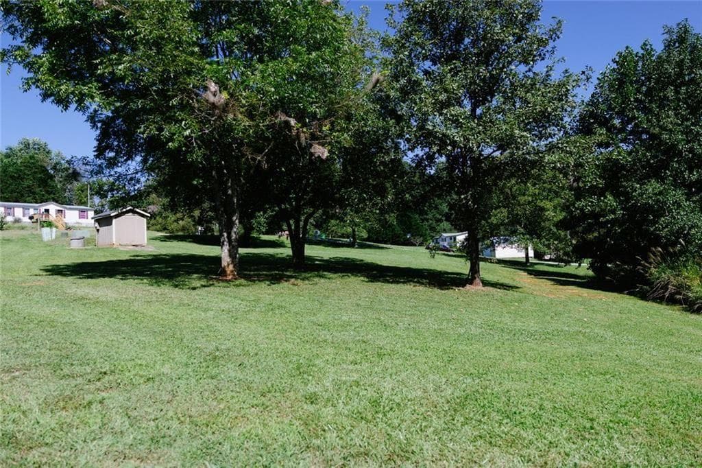 3 bedroom, 2 bathroom, 1,326 sq ft single family residence under contract at 112 Center Grove Drive Drive, Cleveland, GA 30528 — photo 8