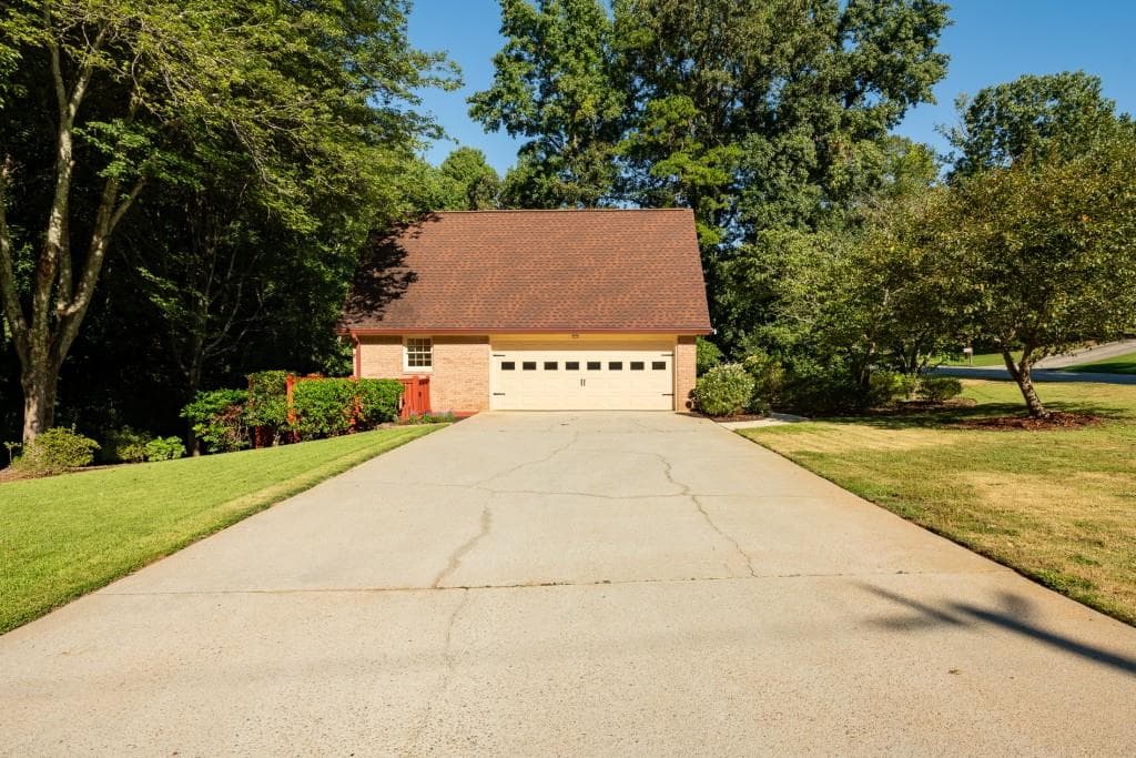 3 bedroom, 3 bathroom, 4,578 sq ft single family residence for sale at 1126 Timothy Terrace, Tucker, GA 30084 — photo 5