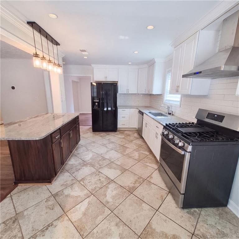 4 bedroom, 3 bathroom, 1,834 sq ft single family residence for sale at 709 Sunny Field Lane, Lawrenceville, GA 30043 — photo 2