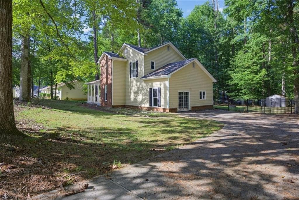 3 bedroom, 3 bathroom, 2,152 sq ft single family residence for sale at 210 Groveland Drive, Peachtree City, GA 30269 — photo 3