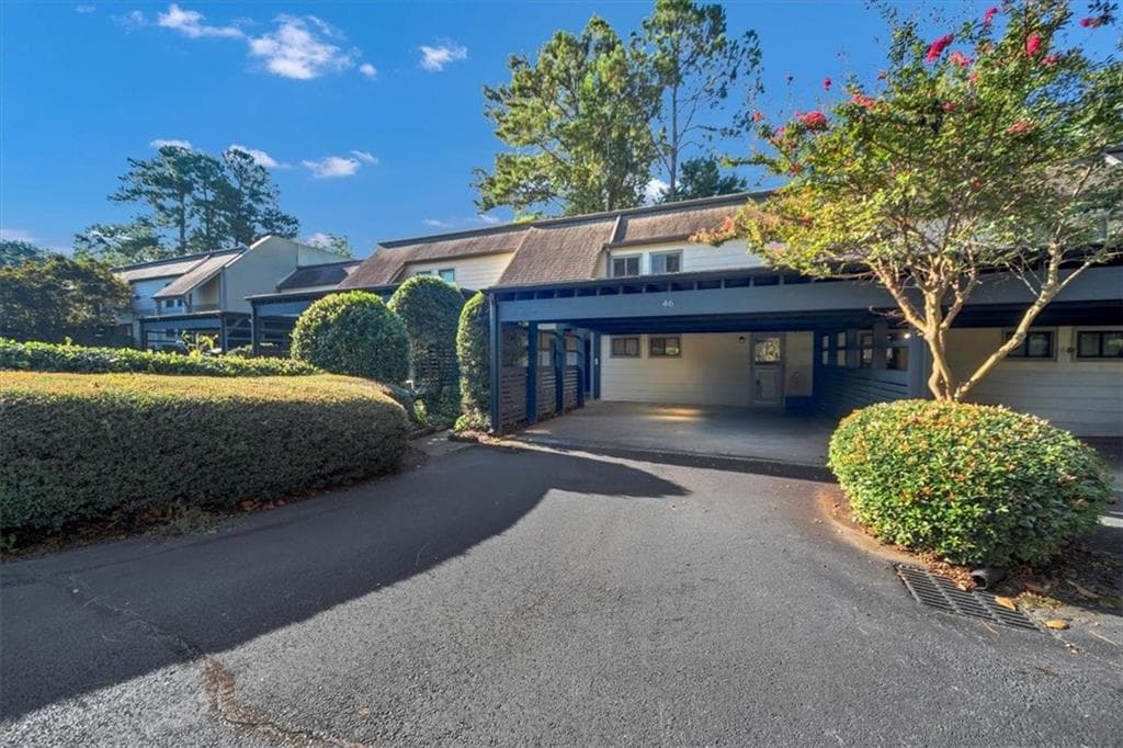 3 bedroom, 3 bathroom, 2,113 sq ft townhouse under contract at 46 Forrest Place, Sandy Springs, GA 30328 — photo 2