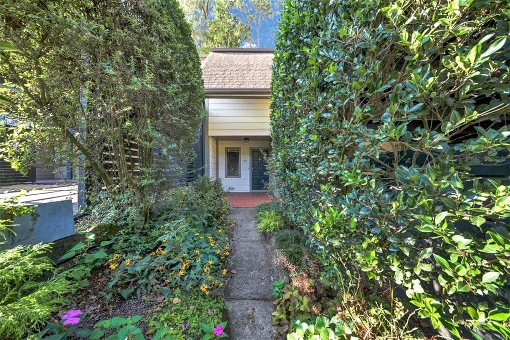 3 bedroom, 3 bathroom, 2,113 sq ft townhouse under contract at 46 Forrest Place, Sandy Springs, GA 30328 — photo 4