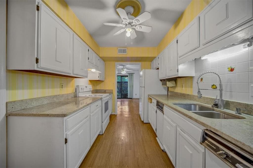 3 bedroom, 3 bathroom, 2,113 sq ft townhouse under contract at 46 Forrest Place, Sandy Springs, GA 30328 — photo 10