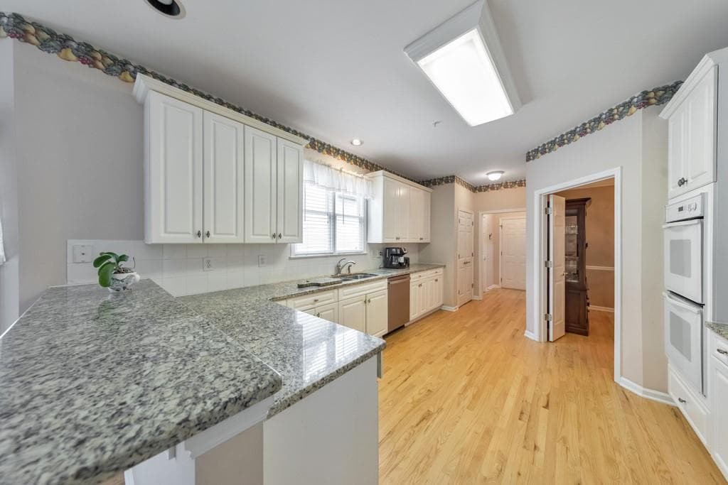 4 bedroom, 5 bathroom, 3,172 sq ft single family residence under contract at 1373 Merrifield Lane, Marietta, GA 30062 — photo 2