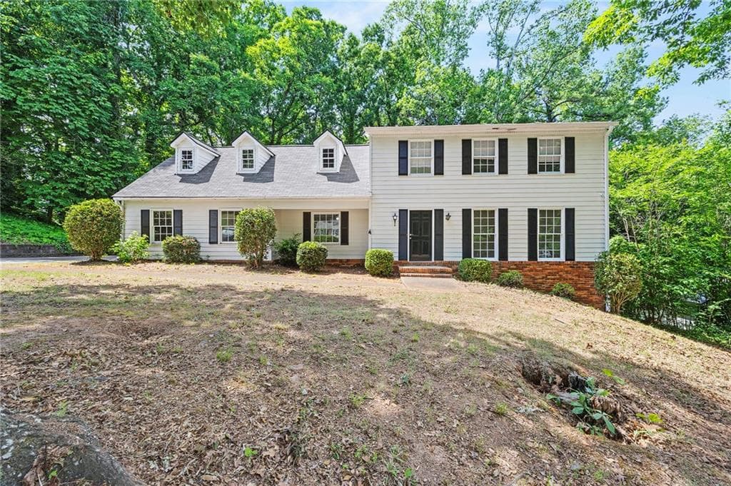 5 bedroom, 4 bathroom, 2,433 sq ft single family residence for sale at 602 Commanche Drive, Macon, GA 31210