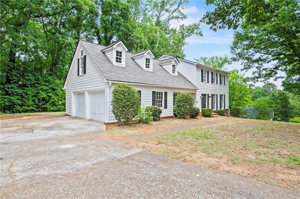 5 bedroom, 4 bathroom, 2,433 sq ft single family residence for sale at 602 Commanche Drive, Macon, GA 31210 — photo 3