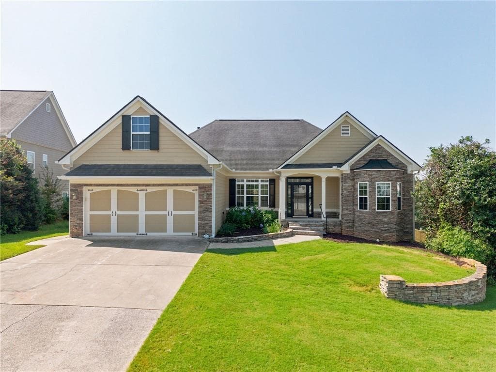 3 bedroom, 2 bathroom, 1,836 sq ft single family residence for sale at 102 Colonial Circle, Cartersville, GA 30120