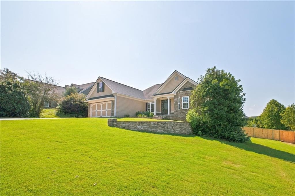 3 bedroom, 2 bathroom, 1,836 sq ft single family residence for sale at 102 Colonial Circle, Cartersville, GA 30120 — photo 3