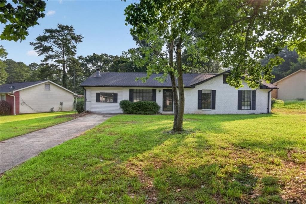 3 bedroom, 2 bathroom, 1,340 sq ft single family residence for sale at 150 Woodcrest Way, Jonesboro, GA 30236