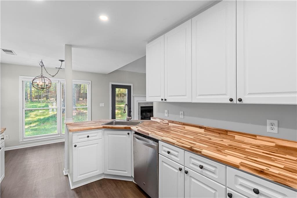 3 bedroom, 3 bathroom, 1,680 sq ft single family residence for sale at 602 Overhill Drive, Woodstock, GA 30189 — photo 4