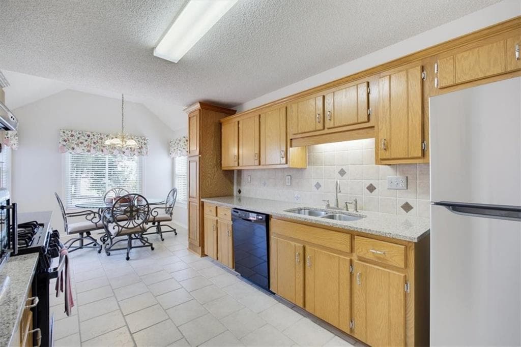 3 bedroom, 3 bathroom, 1,968 sq ft single family residence under contract at 3079 Nectar Drive, Powder Springs, GA 30127 — photo 10