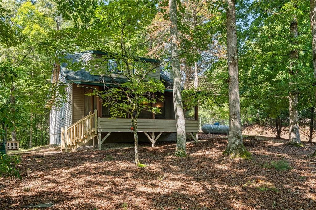 2 bedroom, 2 bathroom, 1,160 sq ft single family residence for sale at 26 Tomahawk Trail, Blairsville, GA 30512