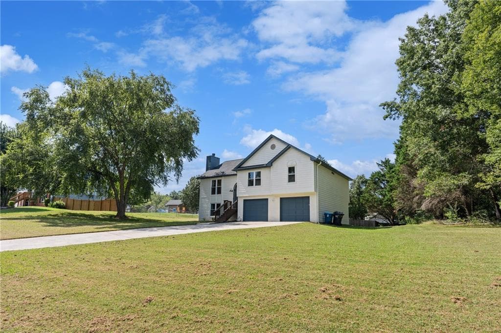 4 bedroom, 3 bathroom, 2,014 sq ft single family residence for sale at 4650 Wheeler Creek Dr, Hoschton, GA 30548 — photo 2