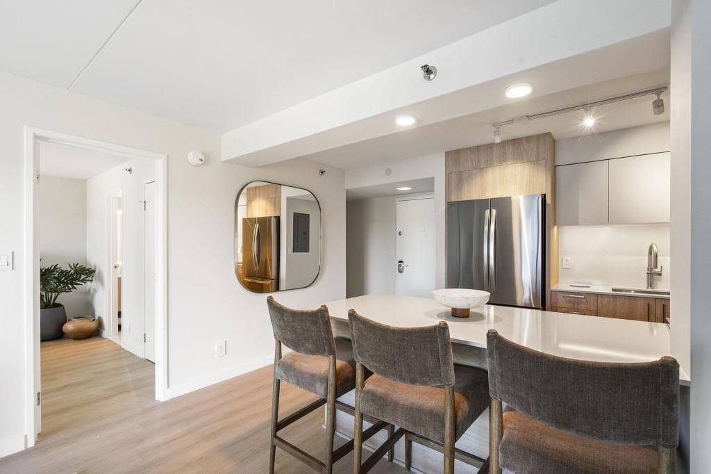 2 bedroom, 2 bathroom, 1,100 sq ft condominium for sale at 2460 Peachtree Road 1111, Atlanta, GA 30305 — photo 5