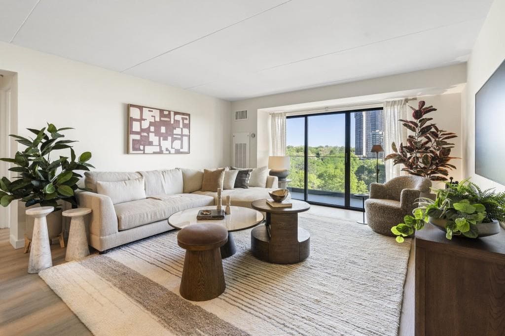 2 bedroom, 2 bathroom, 1,100 sq ft condominium for sale at 2460 Peachtree Road 1111, Atlanta, GA 30305 — photo 10