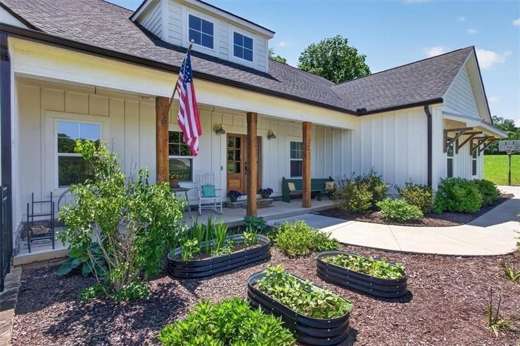 4 bedroom, 3 bathroom, 2,734 sq ft single family residence for sale at 14402 Fincher Road, Canton, GA 30114 — photo 3