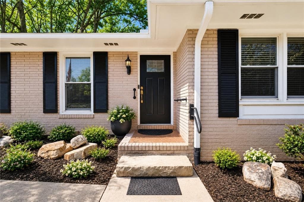 3 bedroom, 2 bathroom, 2,197 sq ft single family residence under contract at 3024 Sumac Drive, Peachtree Corners, GA 30360 — photo 2