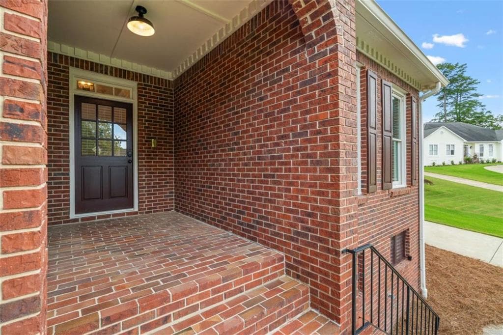 4 bedroom, 3 bathroom, 2,096 sq ft single family residence for rent at 603 Fairway Court, Marietta, GA 30068 for $4,000 a month — photo 2