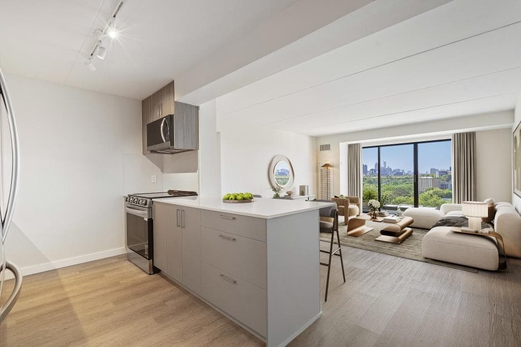 2 bedroom, 2 bathroom, 1,100 sq ft condominium for sale at 2460 Peachtree Road 512, Atlanta, GA 30305 — photo 3