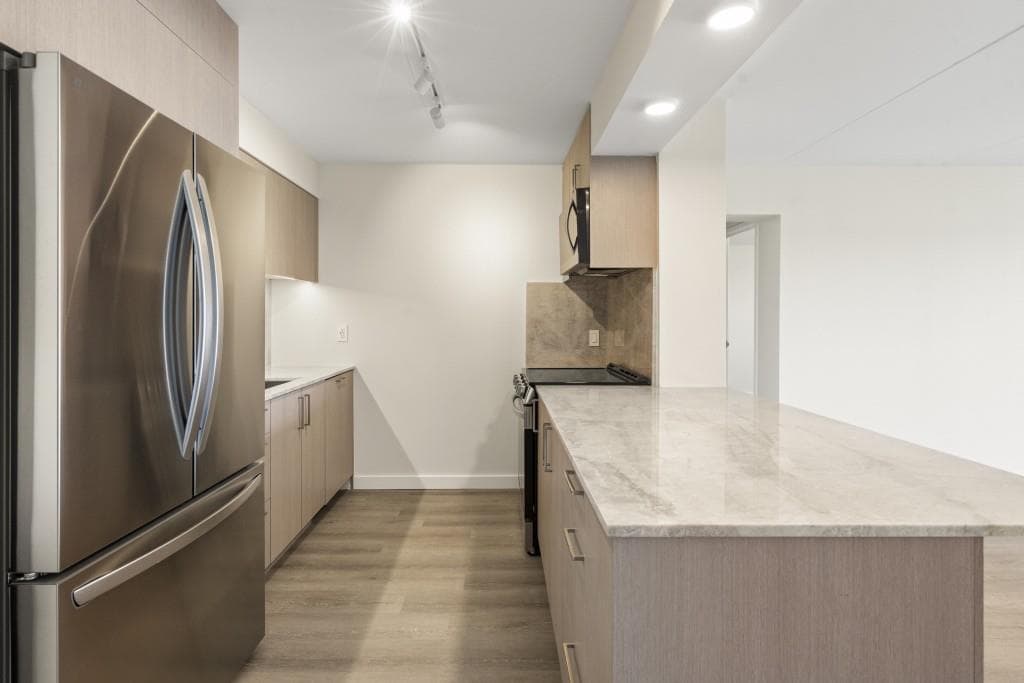 2 bedroom, 2 bathroom, 1,100 sq ft condominium for sale at 2460 Peachtree Road 608, Atlanta, GA 30305 — photo 3