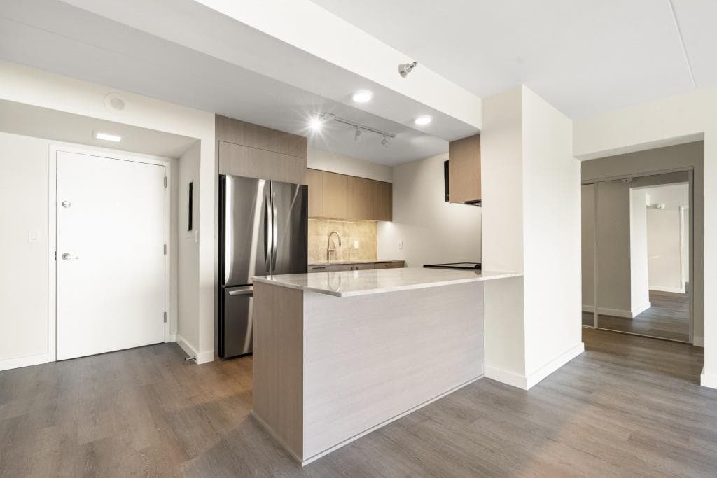 2 bedroom, 2 bathroom, 1,100 sq ft condominium for sale at 2460 Peachtree Road 608, Atlanta, GA 30305 — photo 6
