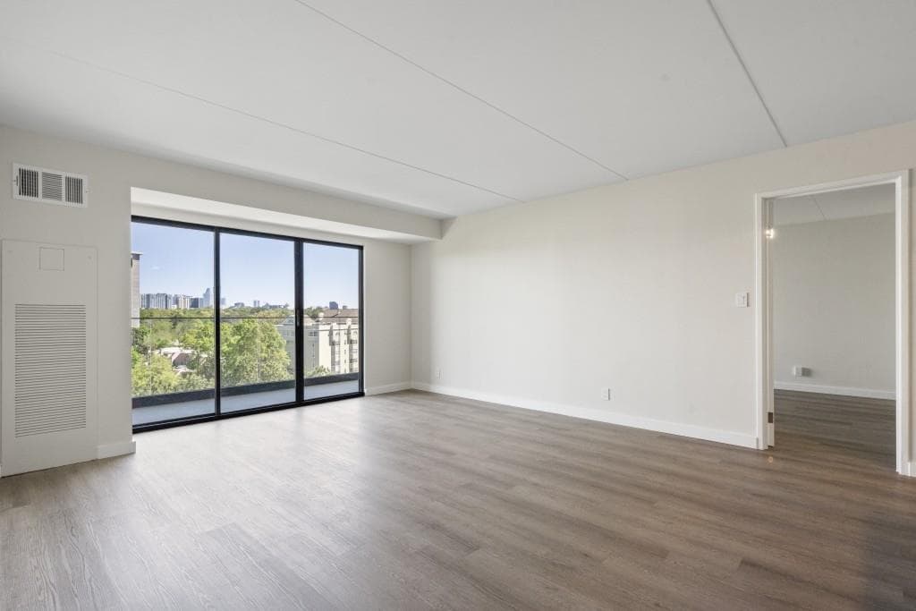 2 bedroom, 2 bathroom, 1,100 sq ft condominium for sale at 2460 Peachtree Road 608, Atlanta, GA 30305 — photo 9
