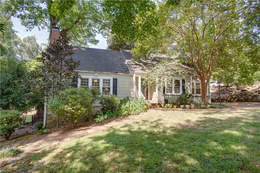 4 bedroom, 2 bathroom, 1,881 sq ft single family residence for sale at 2743 Kimmeridge Drive, East Point, GA 30344 — photo 3
