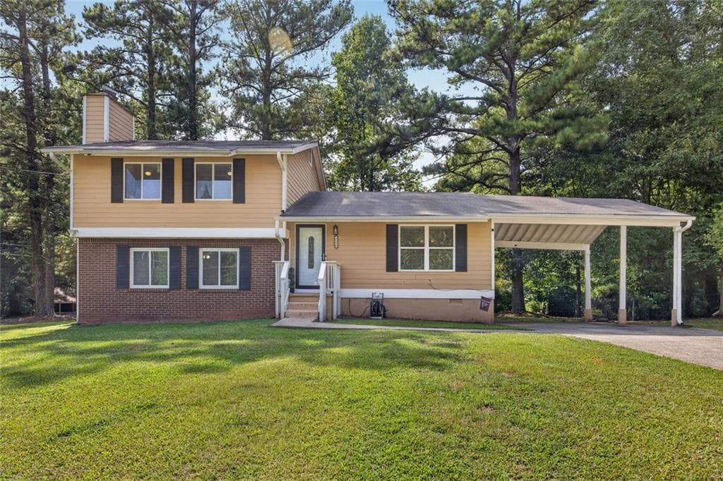 3 bedroom, 2 bathroom, 2,295 sq ft single family residence for sale at 9256 Raven Drive, Jonesboro, GA 30238 — photo 3