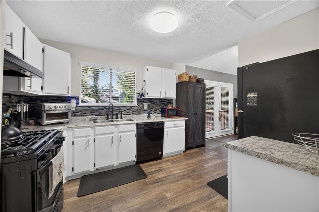 3 bedroom, 2 bathroom, 2,295 sq ft single family residence for sale at 9256 Raven Drive, Jonesboro, GA 30238 — photo 10